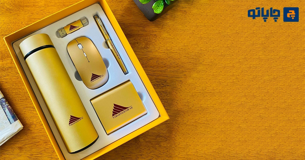 خرید ست مدیریتی دیجیتال با تصویر یک ست هدیه مدیریتی شامل لوازم دیجیتال مثل ماوس، فلش مموری و...